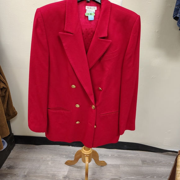 Talbots Women's Red Blazer with Gold Buttons - Picture 5 of 5